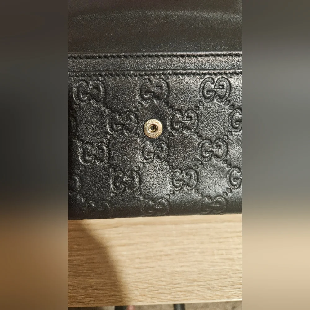 Gucci Signature Guccissima GC Wallet - Picture 6 of 10